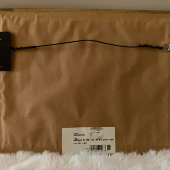 FIONA SAUNDERS Aimme Shoe (S614) Silver Rop golden framed Art in +++ con… - Picture 5 of 7
